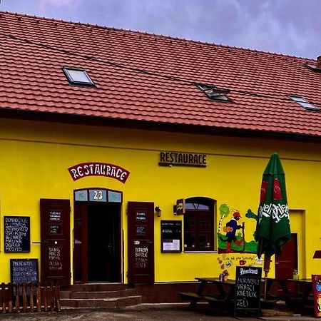 Hrusicka Restaurace A Penzion Hrusice Exterior foto
